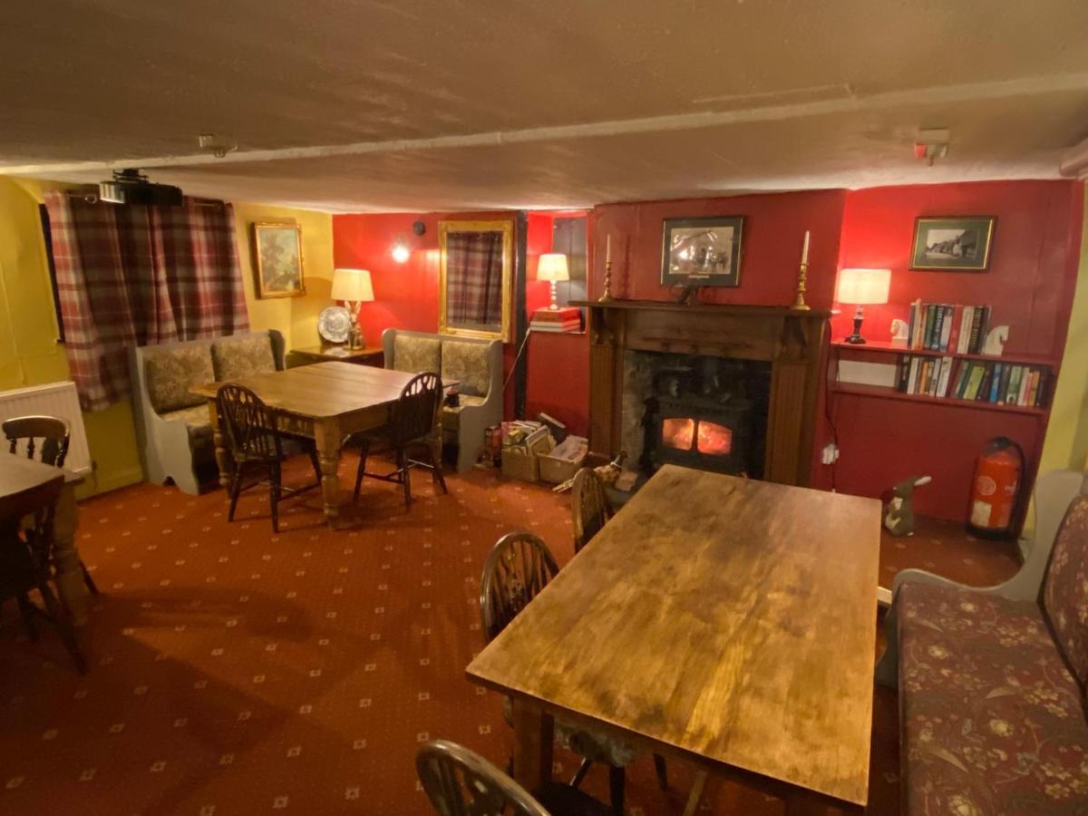 Отель The Carriers Arms Codford St Mary Экстерьер фото