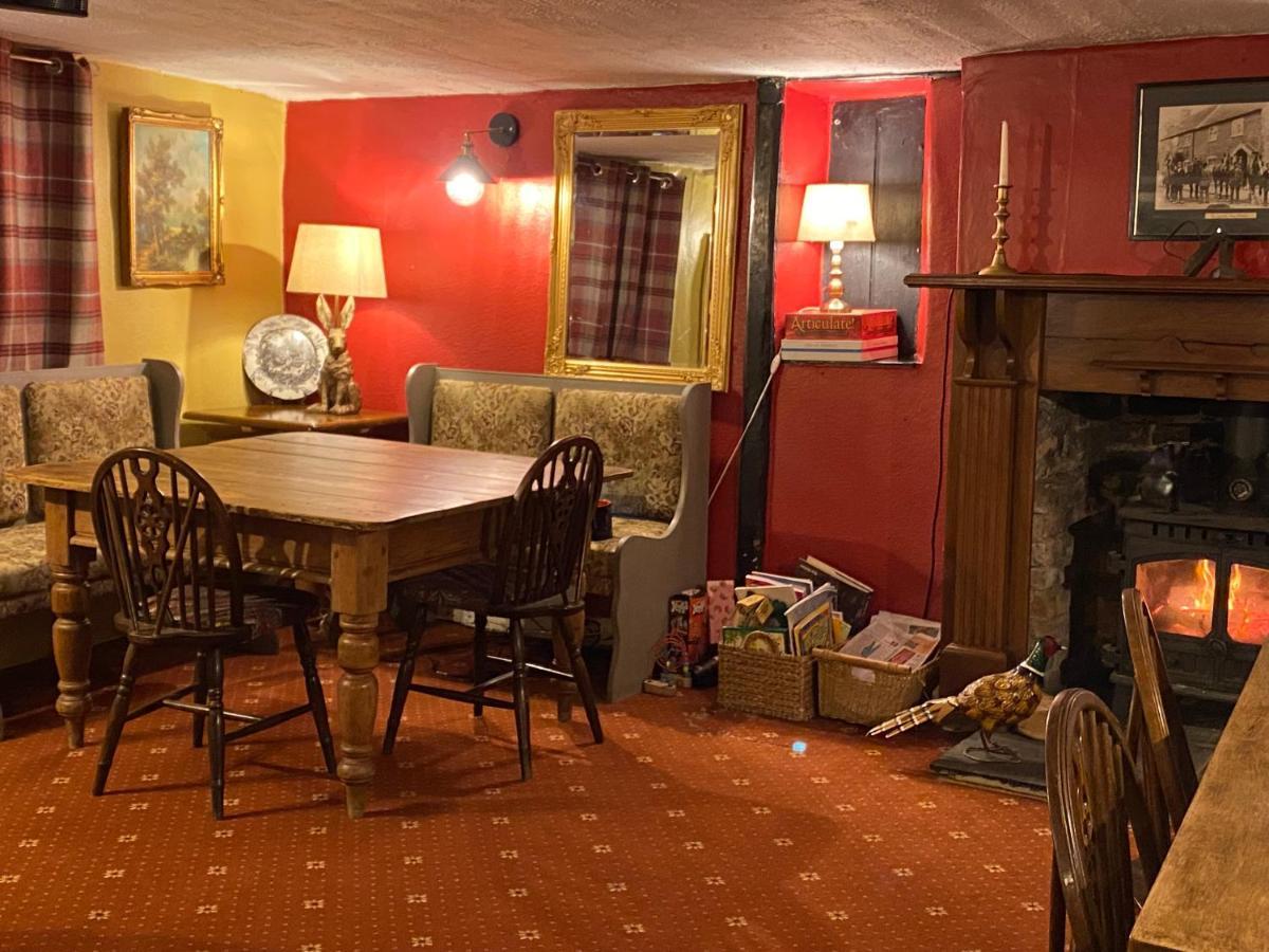 Отель The Carriers Arms Codford St Mary Экстерьер фото